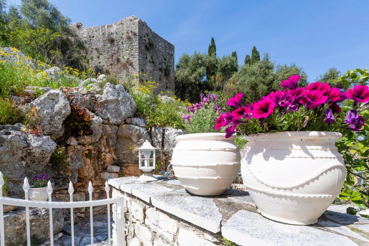 Solaris Methea- Luxury Central Villa By The Castle Kassiopi Exterior photo