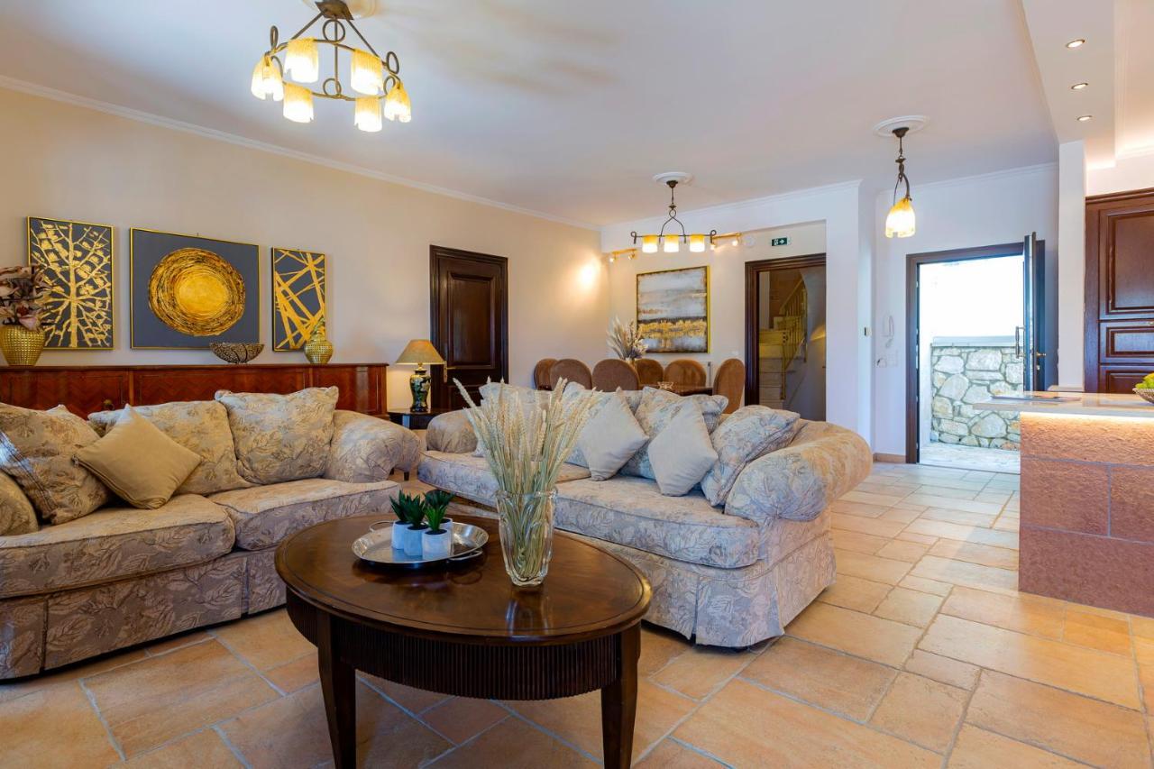 Solaris Methea- Luxury Central Villa By The Castle Kassiopi Exterior photo